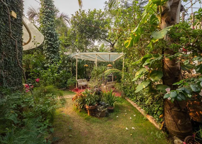 Saffronstays Birdsong - 3Br Pet-Friendly Villa With Lawns, Treetop Terraces, Gazebo Dining & Tennis Court