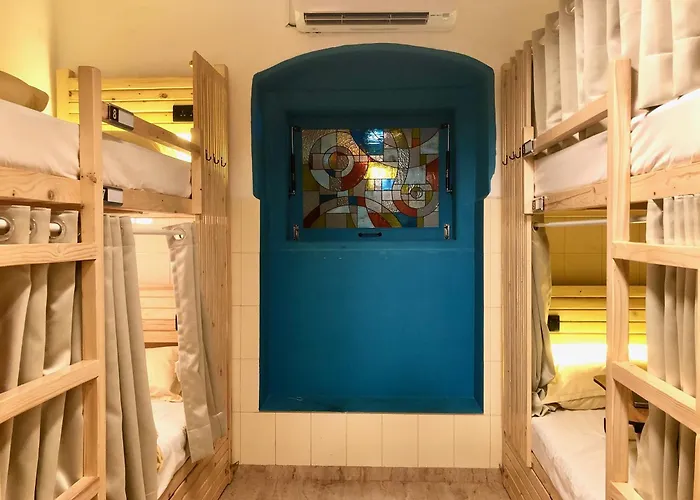 Gosolo Stays Bandra Hostel