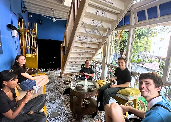 Gosolo Stays Bandra Hostel